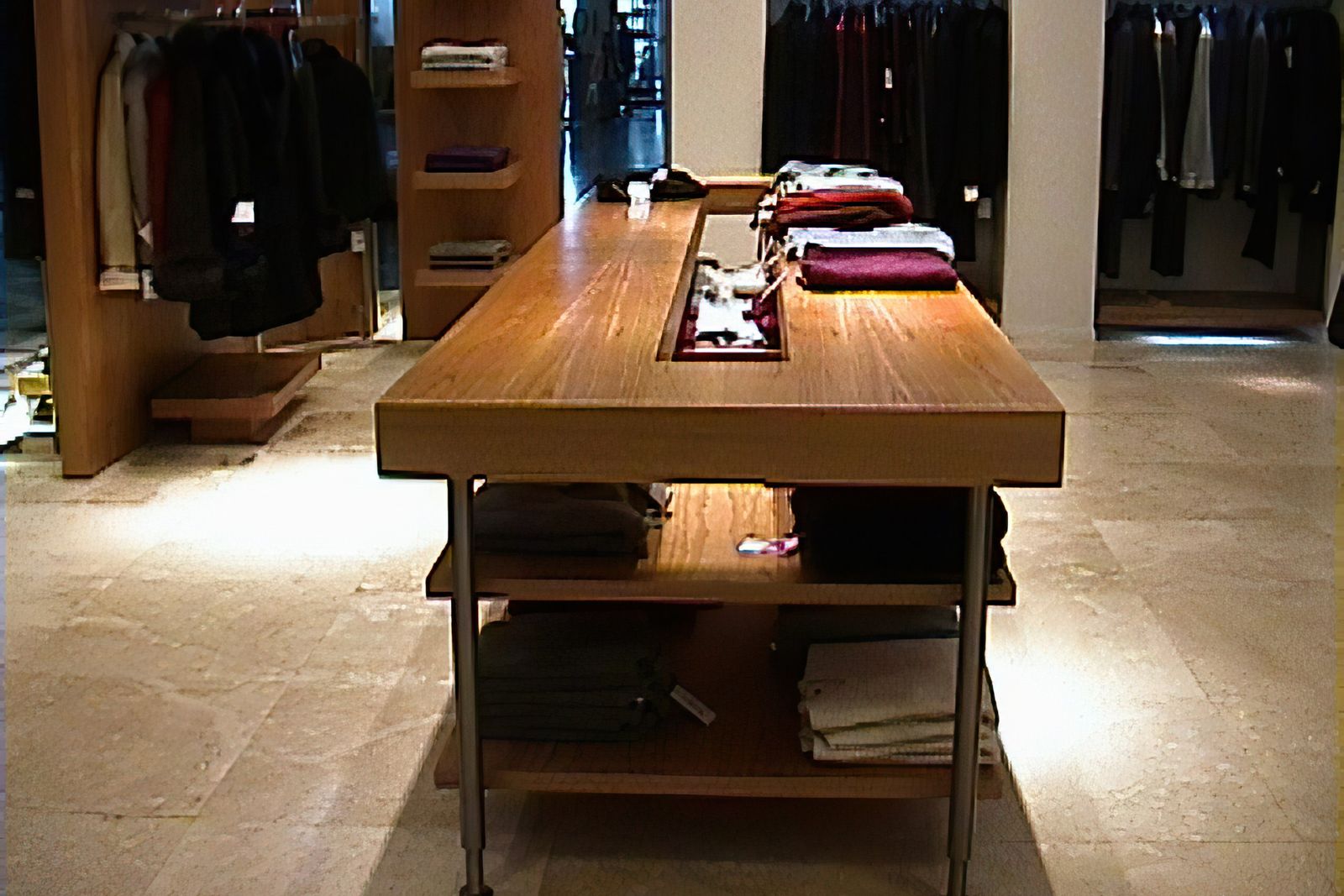 Cacharel — Paseo Alcorta. Carpintería y equipamiento a medida.