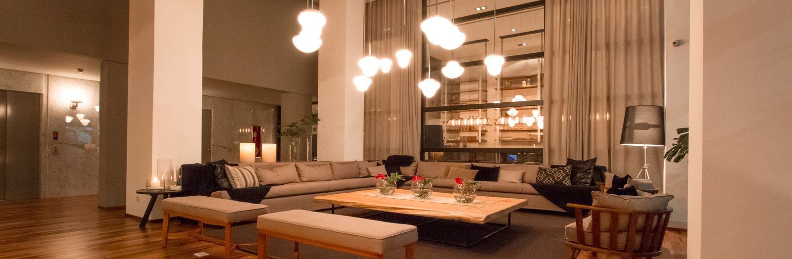 Hotel Casa Sur — Lobby, suites y terraza · Palermo. Carpintería y equipamiento a medida.