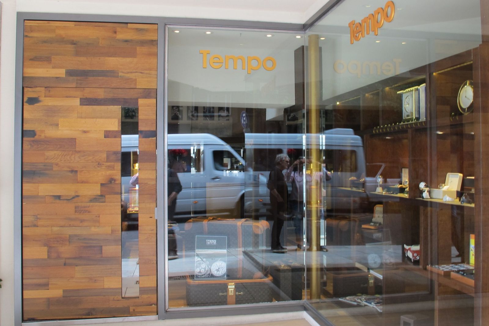 Tempo — Joyería · Buenos Aires. Carpintería y equipamiento a medida.