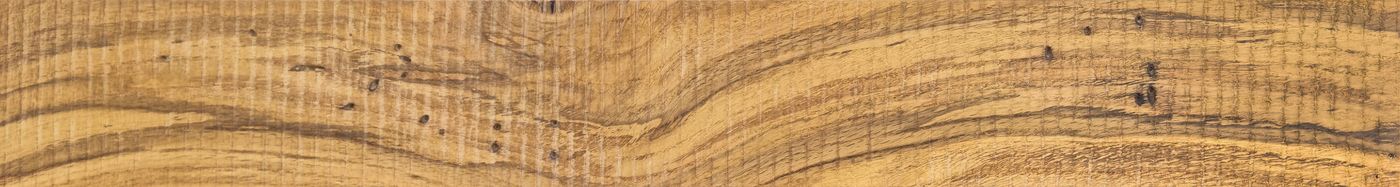 Surface comparison: a real wood wear layer against a printed laminate.
